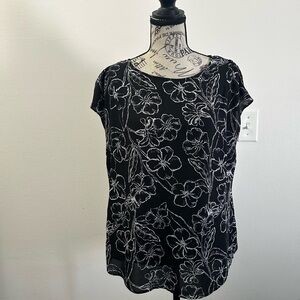 Philosophy Black & White Floral Scoop Neck Blouse – Size Medium
